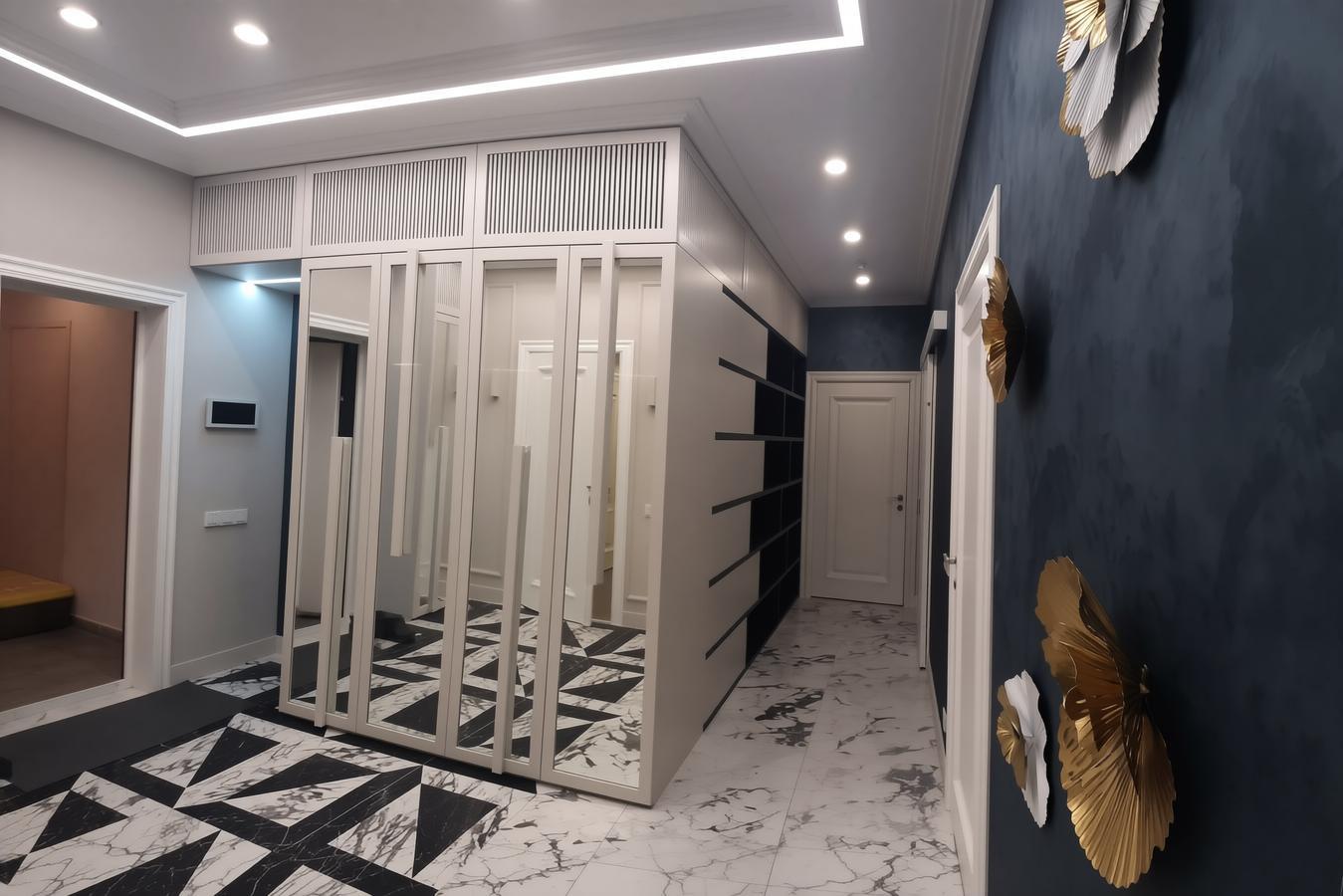 Стильная прихожая с фрезеровкой